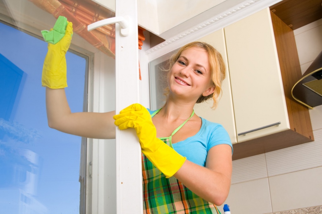 Women-cleaning-a-window
